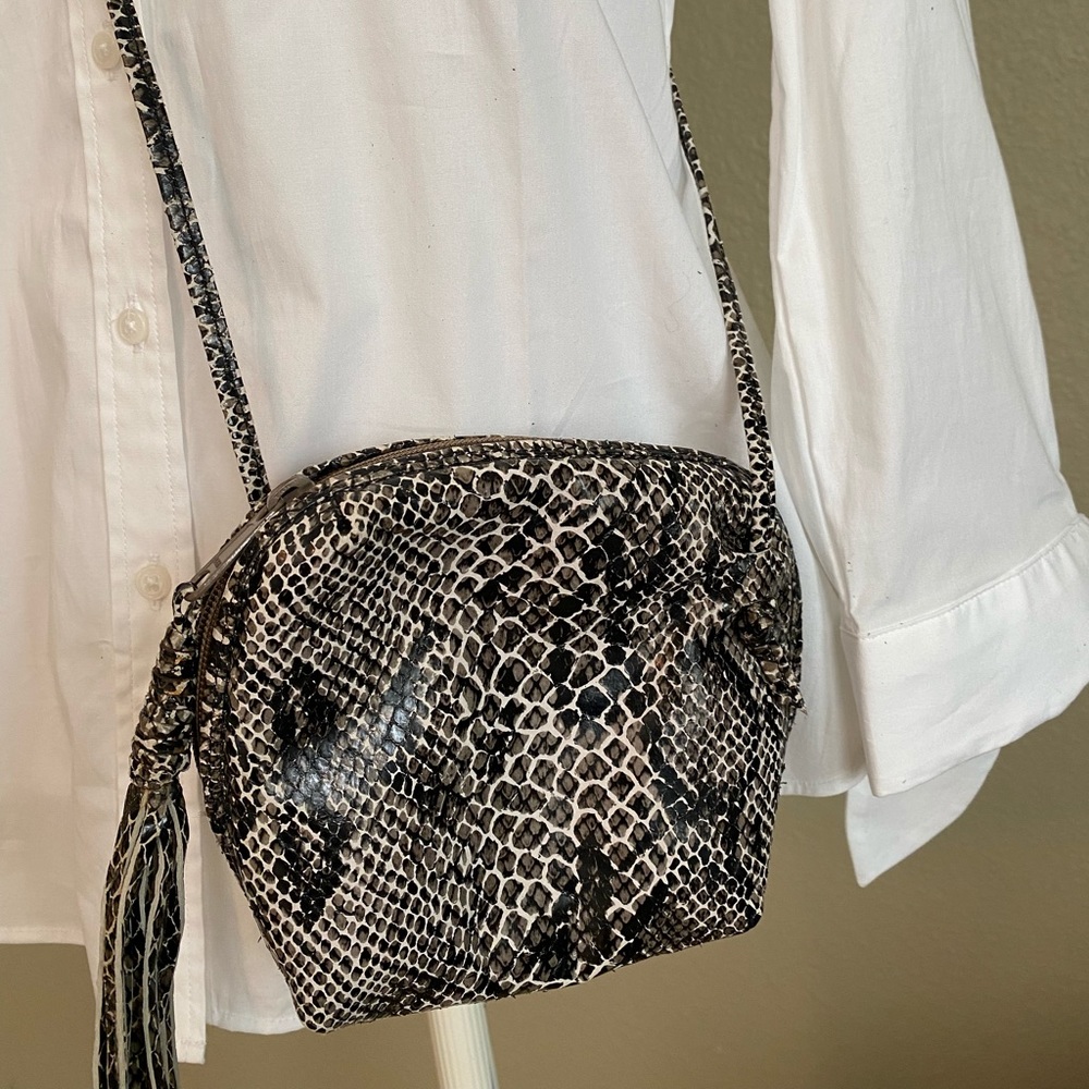 Lisette faux snakeskin crossbody bag, excel cond.